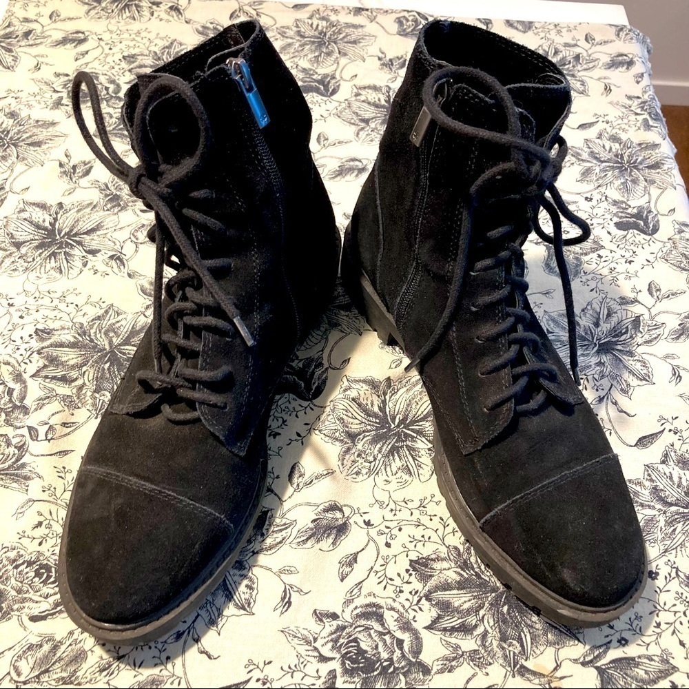 LUCKY  BRAND Sz 9.5 Suede Boots with Laces and Zipper Closures